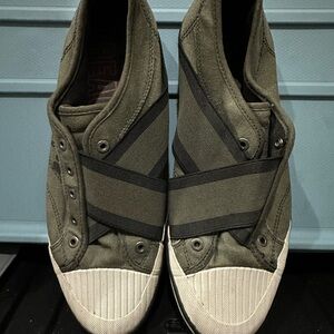 Kenneth Cole Reaction Green Sneakers with Vintage Low-Top Design